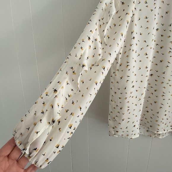 Loft outlet lightweight long sleeve floral print ruffle sleeve blouse size MP - Picture 5 of 9
